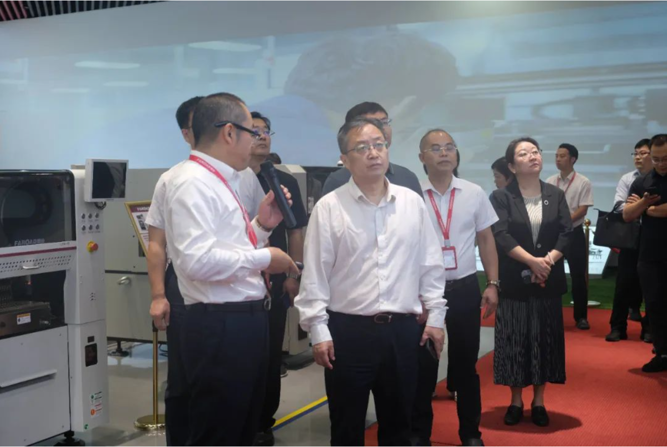 向导眷注鼓劲头，，，，，，凝思聚力催奋进——苏州市政府向导莅临我司调研指导